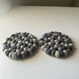 “Butlers” from Germany Wool Felt Ball Coasters Trivets (Set of 2) Grey